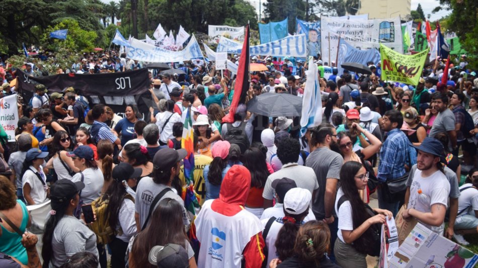  Gremios y piqueteros de Salta pidieron "motosierra al DNU y la Ley Ómnibus"