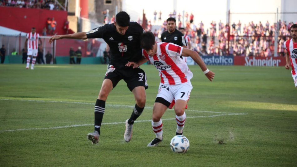 Inicia el partido entre Instituto y Riestra