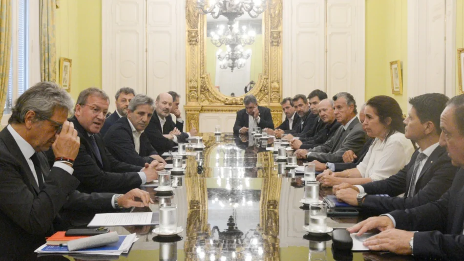  Luis Caputo recibió apoyos y reclamos de los empresarios