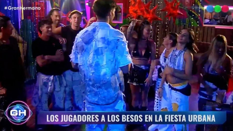 La fiesta de Gran Hermano terminó a los besos: tres participantes involucrados
