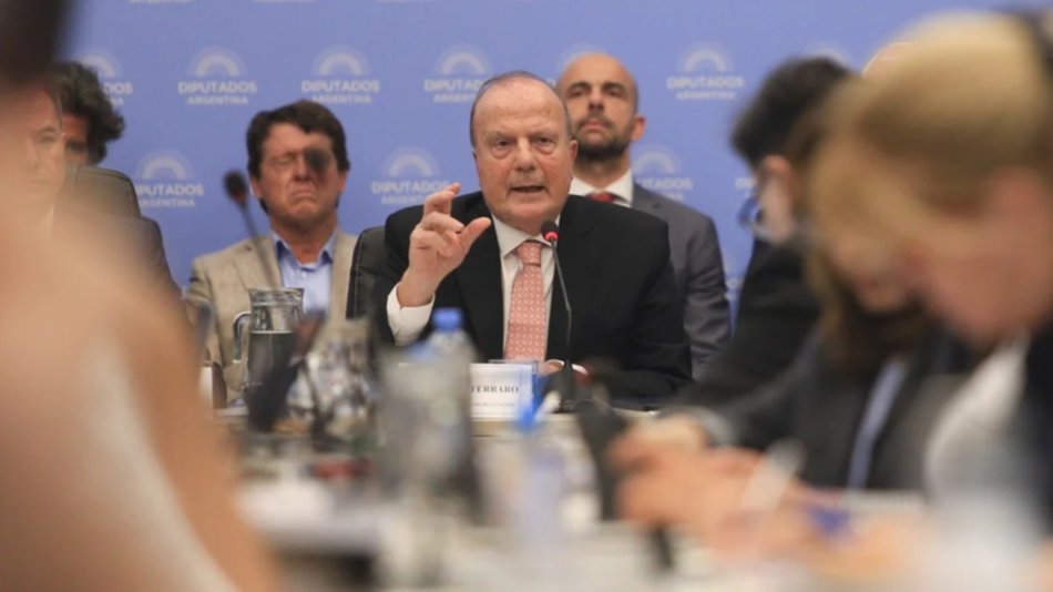 El Gobierno hizo oficial la salida de Ferraro y argumentó que su renuncia se debió a “razones personales“