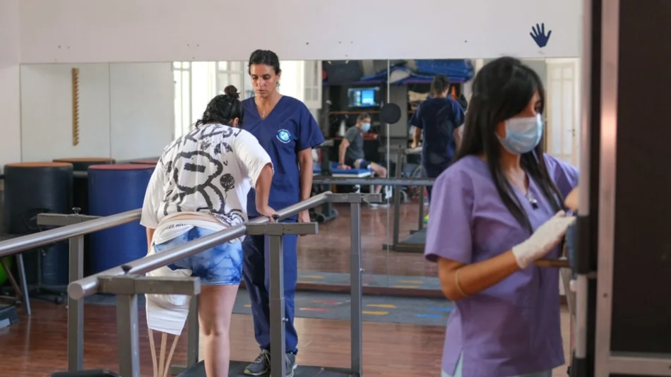 Historias de superación en Salta: aprenden a caminar otra vez luego de un ACV o un accidente vial