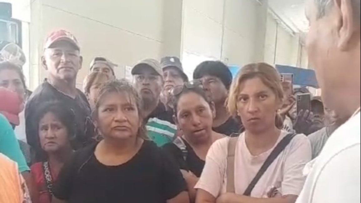 VIDEO. Manifestación en el CCM: Conductor quiso atropellar a permisionaria para no pagar el estacionamiento 