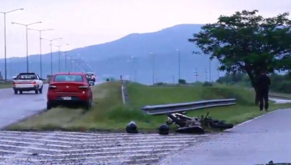 Un siniestro vial en Circunvalación Oeste dejó como saldo a dos motociclistas heridos