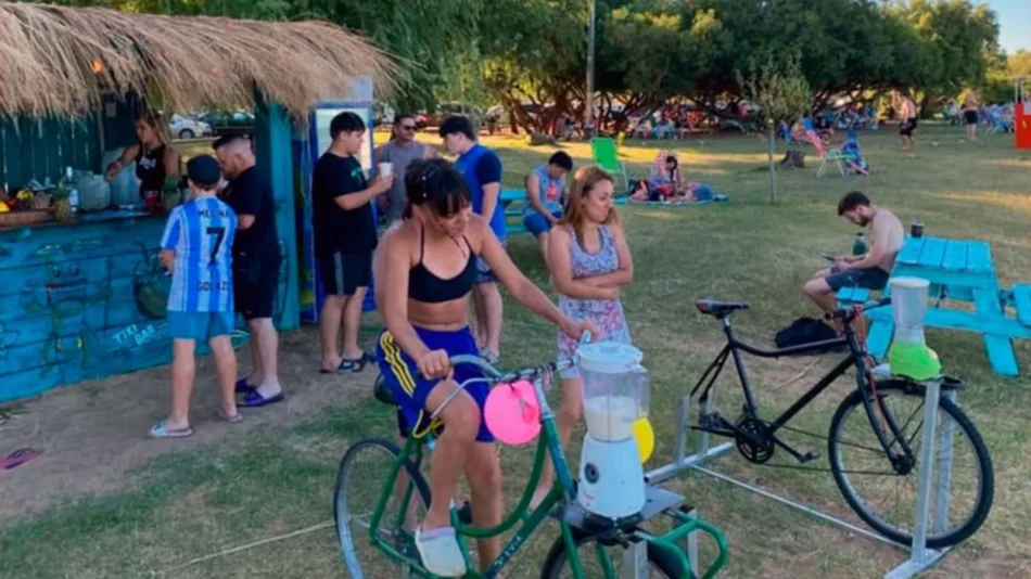 "Pedaleá tu propio trago": el invento bien argento que mezcla licuados, ejercicio y playa