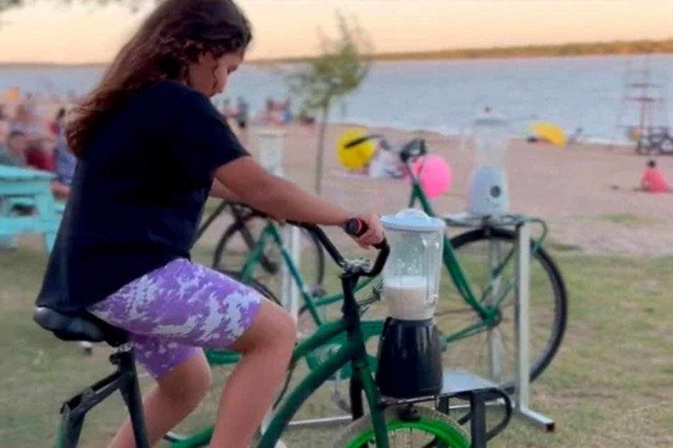 "Pedaleá tu propio trago": el invento bien argento que mezcla licuados, ejercicio y playa