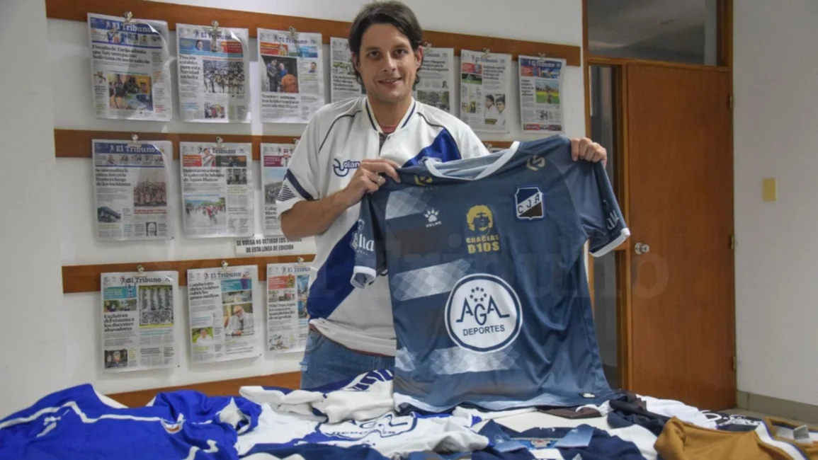 Un hincha de corazón: tiene más de 100 camisetas de Juventud Antoniana