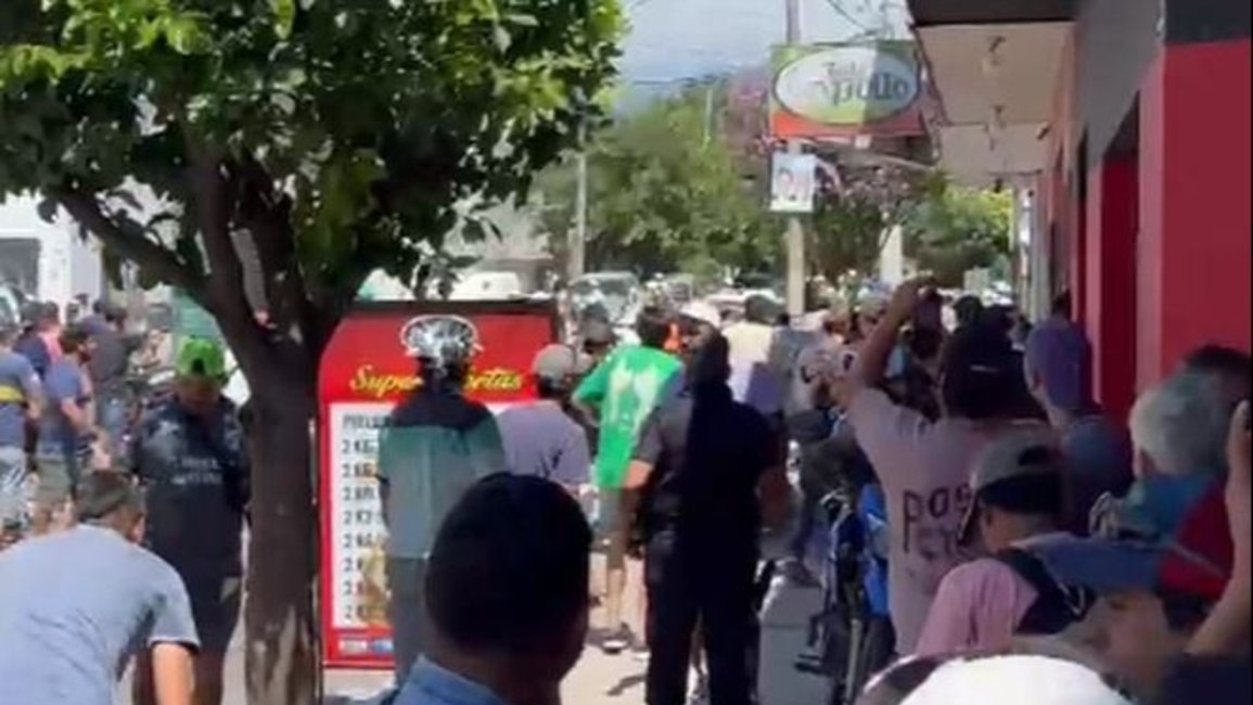 Video: Graves incidentes y heridos en un sorteo de puestos laborales en Metán