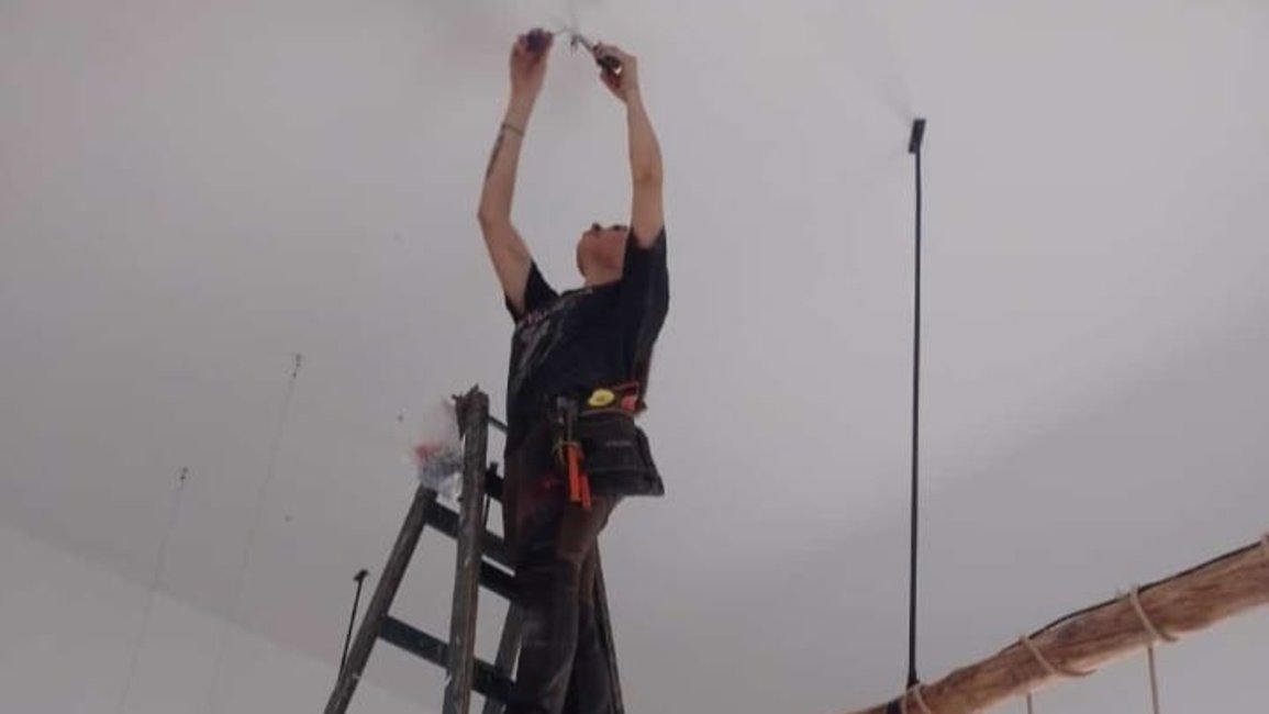 Chau tabúes: es electricista, plomera y maestra mayor de obra