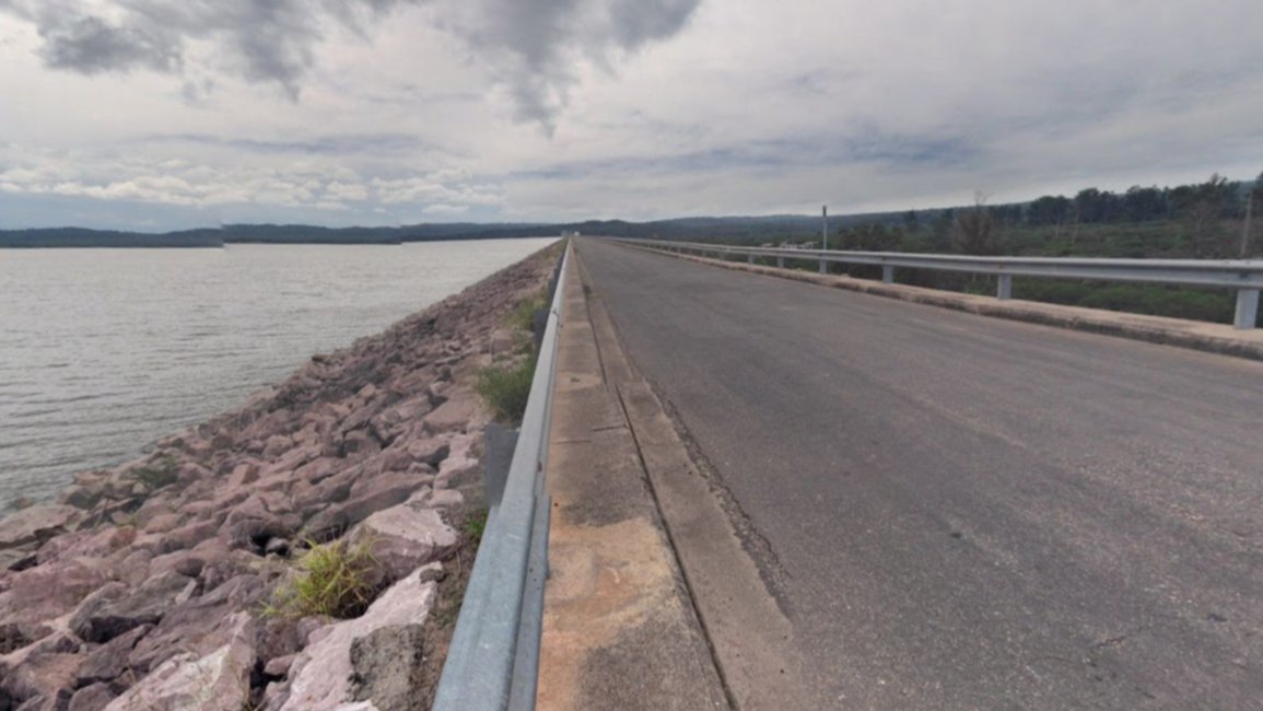 Secuestran una red gigante de pesca y un hombre se dio a la fuga en el dique El Tunal
