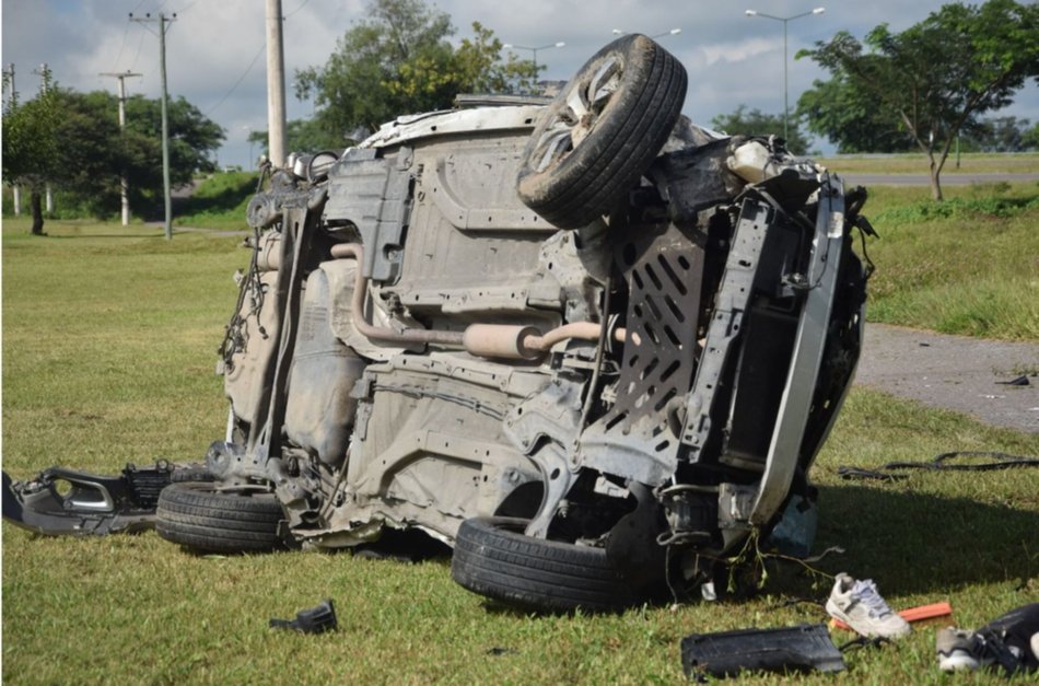 Grave accidente en Circunvalación Oeste: dos hombres heridos tras el vuelco de un auto- Grave accidente en Circunvalación Oeste: dos hombres heridos tras el vuelco de un auto