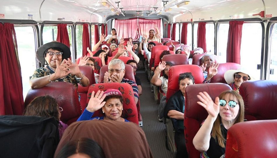 Adultos Mayores disfrutaron de un viaje en el Tren Solar