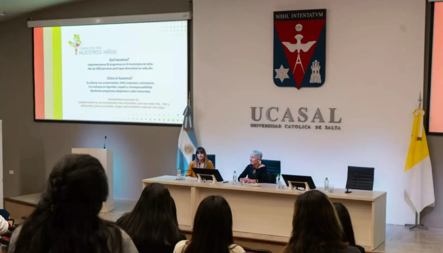 Gabriela Arias Uriburu en UCASAL: un llamado a proteger la infancia y la adolescencia