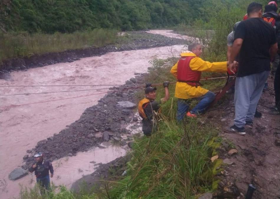  Quedaron atrapados por la crecida: rescate de senderistas, bañistas y pescadores en Salta