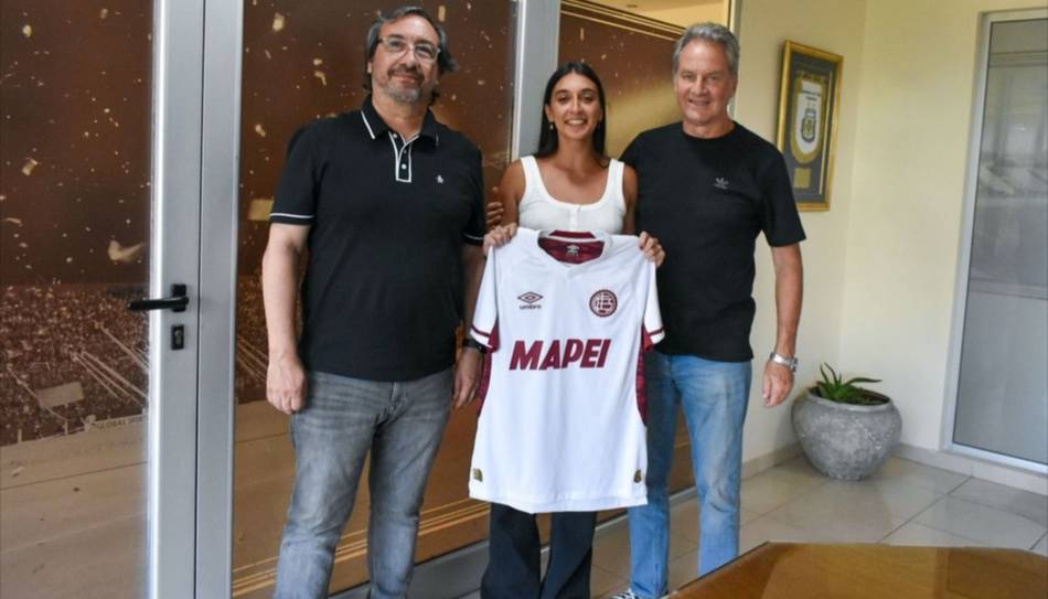 La salteña Guada Giménez firmó su primer contrato como futbolista profesional en Lanús