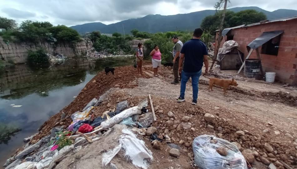 Contemax, otra vez en la mira: clausurada por arrojar residuos y contaminar el canal Tinkunaku