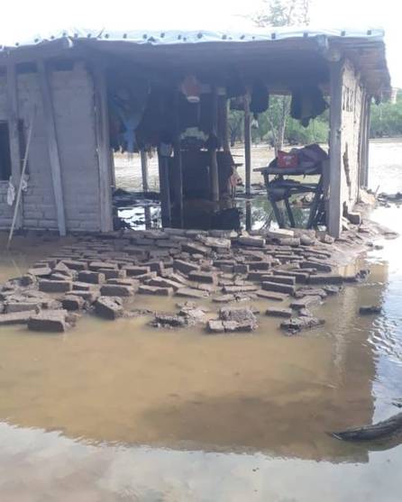 Sigue la pesadilla de las familias inundadas en Rivadavia Banda Sur