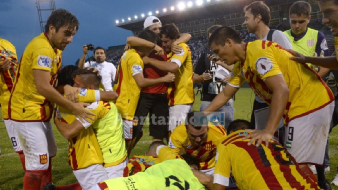 ¿Por el ascenso en casa? El ciclón quiere jugar la final en Villa Mitre
