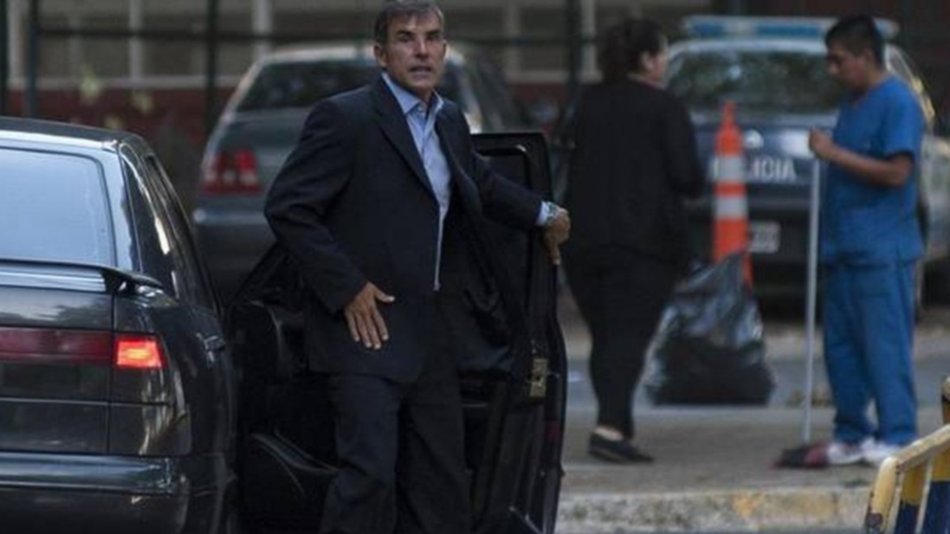 El fiscal Pollicita tiene custodia las 24 horas del día