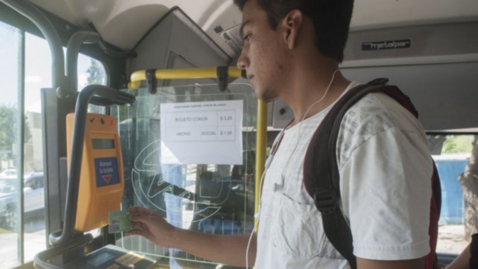 Estudiantes ya pueden gestionar la tarjeta Saeta