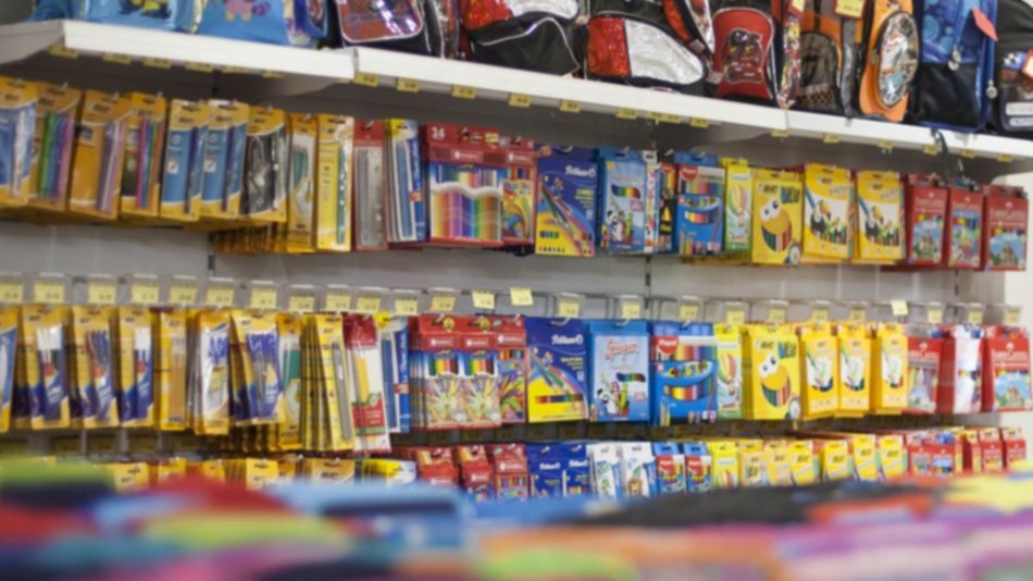 Anuncian acuerdos de precios para la canasta escolar