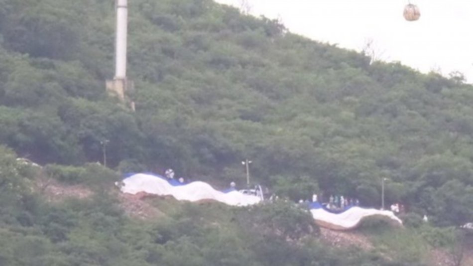 Apoyo a la distancia: hinchas del santo vieron el partido desde el cerro San Bernardo