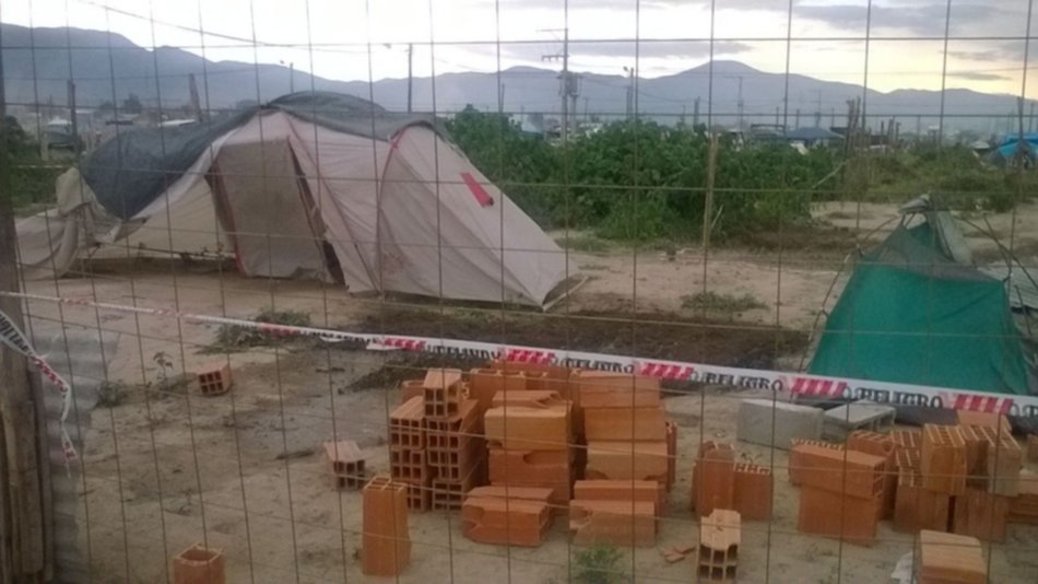 Tierra y Hábitat les adjudicó un lote pero ahora se lo ocupan doce personas