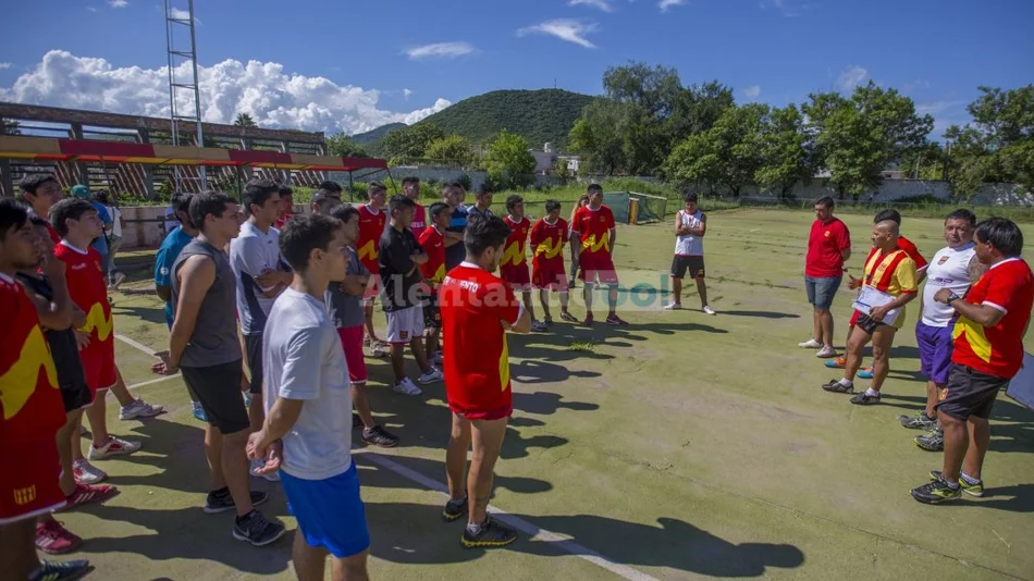 También piensa en el cuervo: Mitre le ganó a Atlético Cerrillos un amistoso