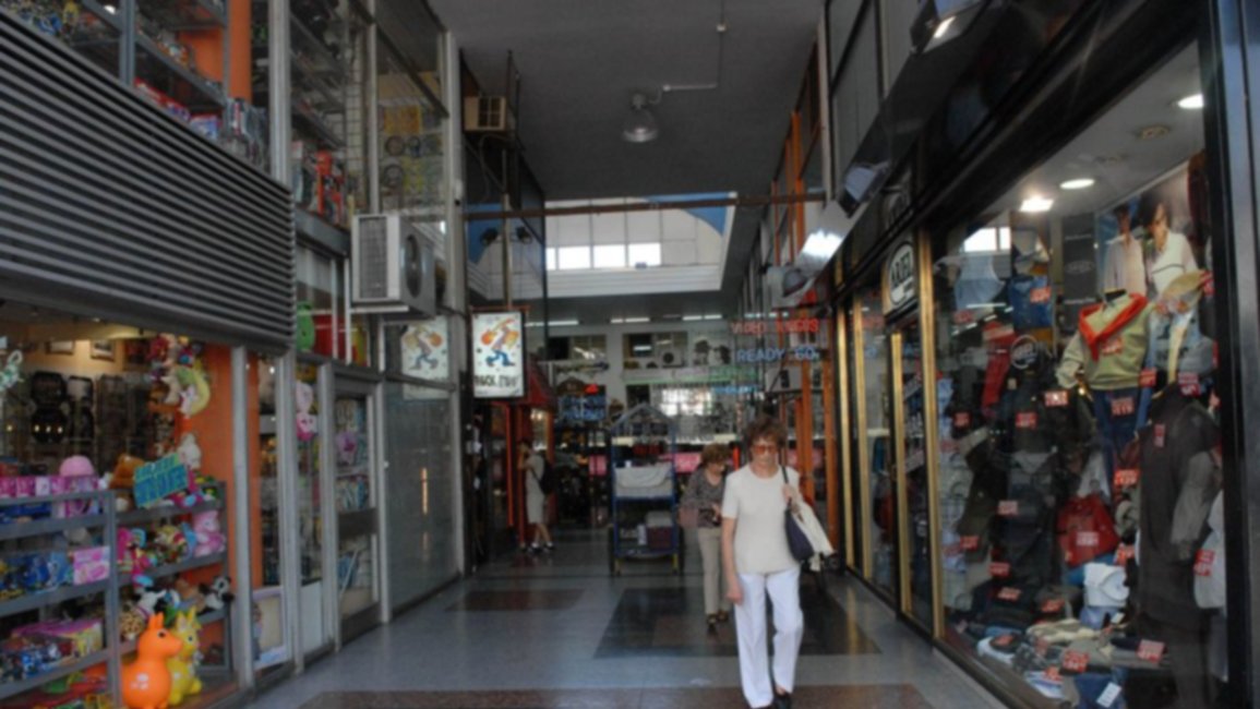 Las ventas minoristas comenzaron el año a la baja: cayeron 2,5% en enero