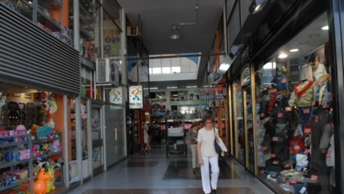 Las ventas minoristas comenzaron el año a la baja: cayeron 2,5% en enero