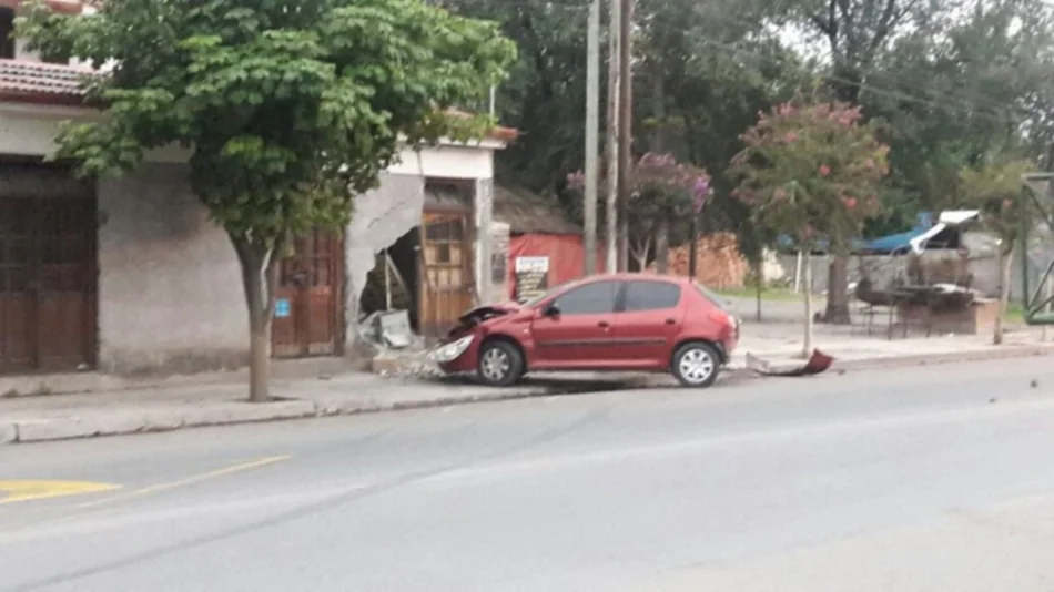 Importante fuga de gas tras un choque automovilístico sobre un medidor