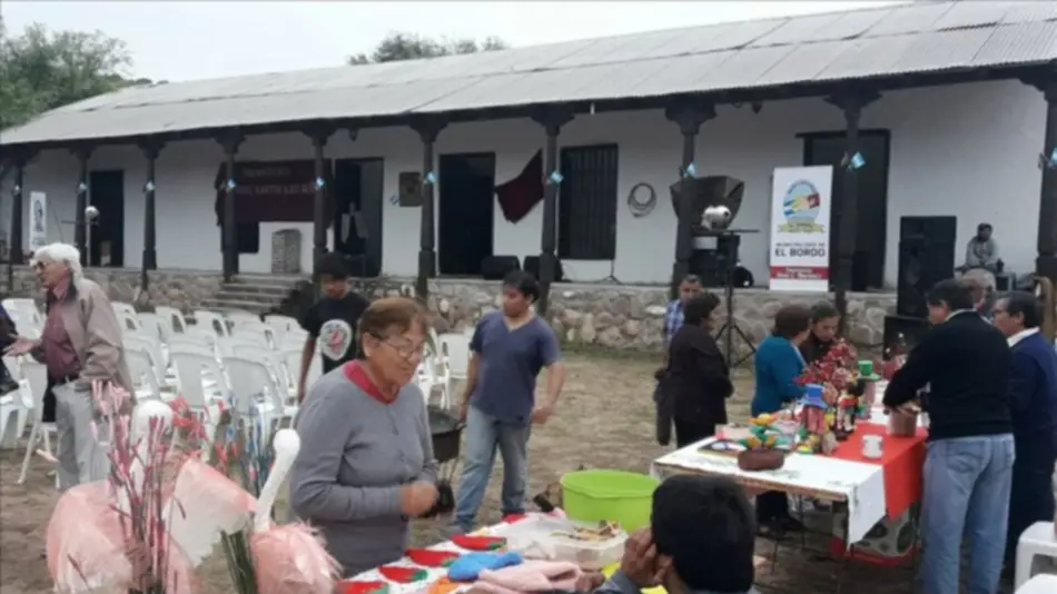 Concurrida feria de artesanos en El Bordo