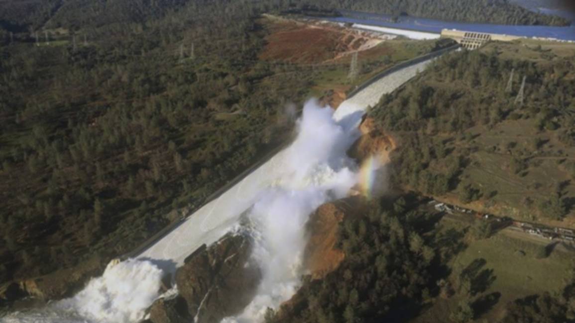 Casi 200 mil evacuados en California por el riesgo de desborde de una represa