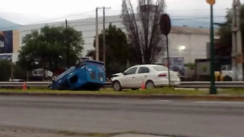Choque y vuelco en avenida Tavella y ruta 26