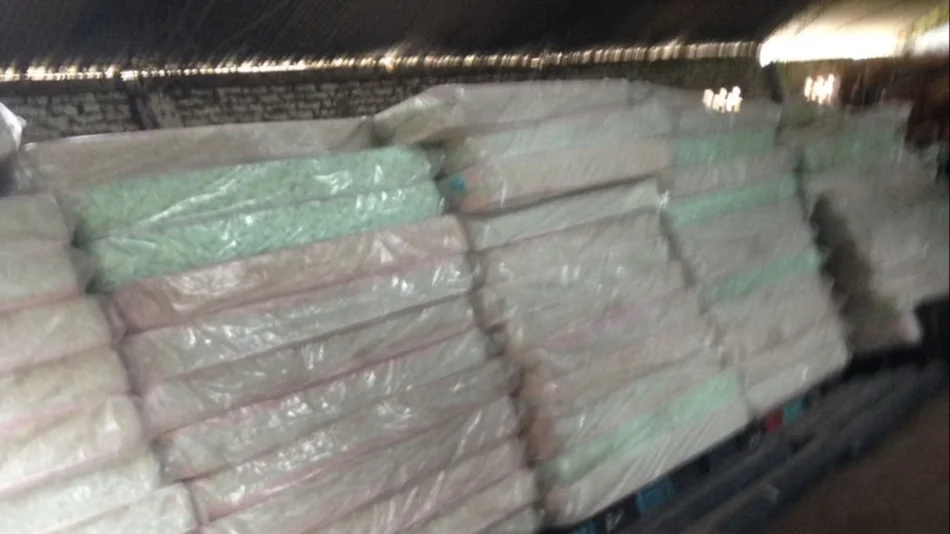 La policía encontró gran cantidad de mercadería y materiales para los inundados, en una finca privada