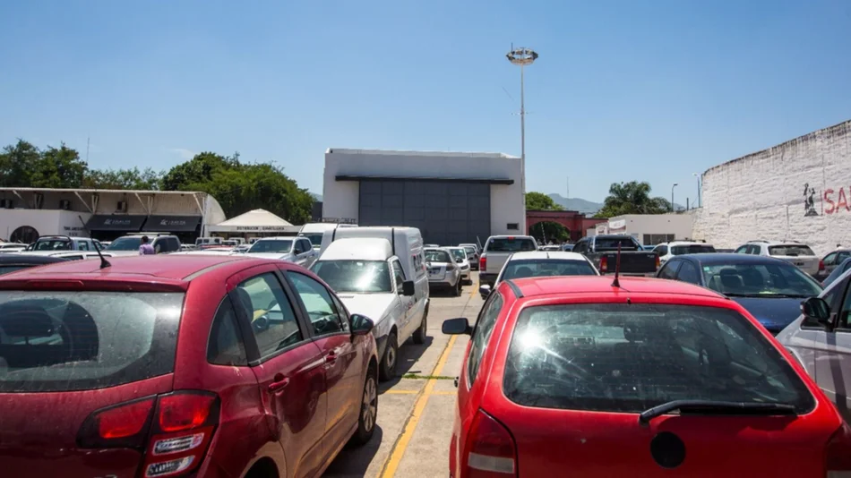 Jueves de autocine, ahora romántico y solidario