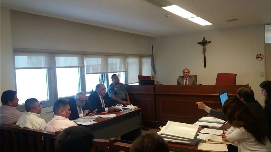 La "duda" desincriminó a diez  policías acusados de torturas