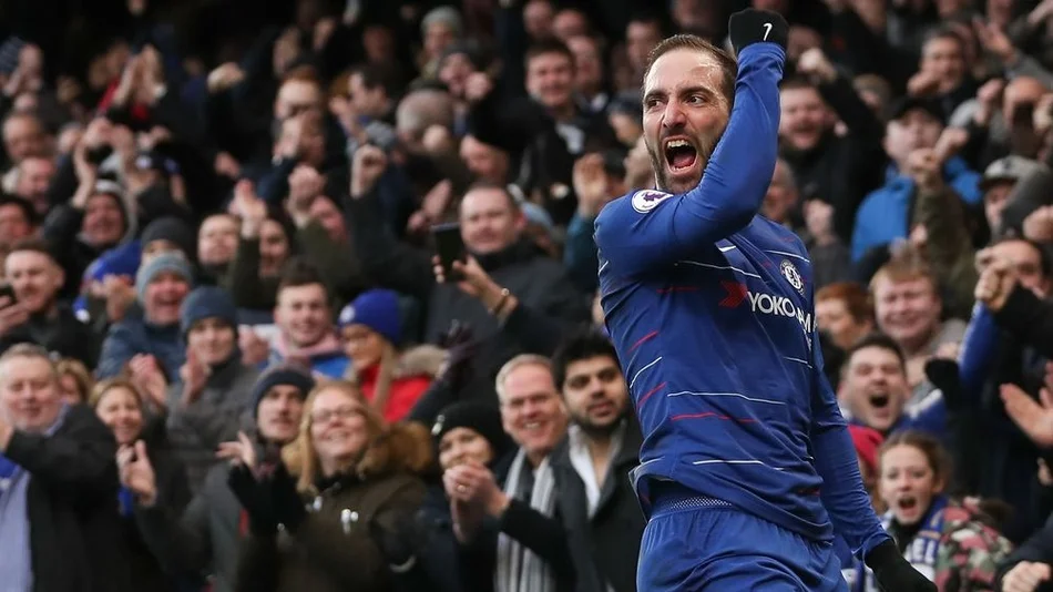 Higuaín rompió la mufa con un doblete para el triunfo del Chelsea