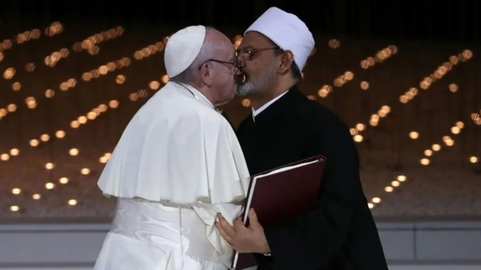 La foto del beso del Papa que recorrió el mundo: "O construimos futuro juntos o no habrá futuro”, dijo