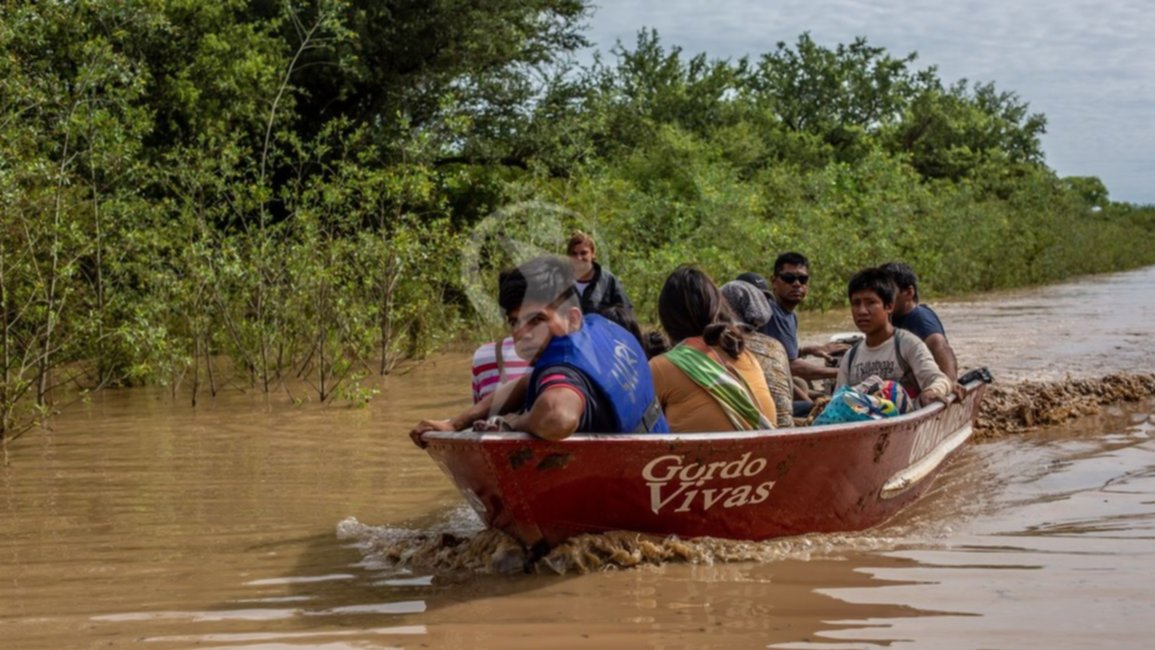 Cientos de familias fueron evacuadas por la crecida del Pilcomayo