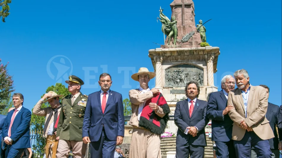 El pueblo de Salta honró a los héroes del 20 de Febrero de 1813