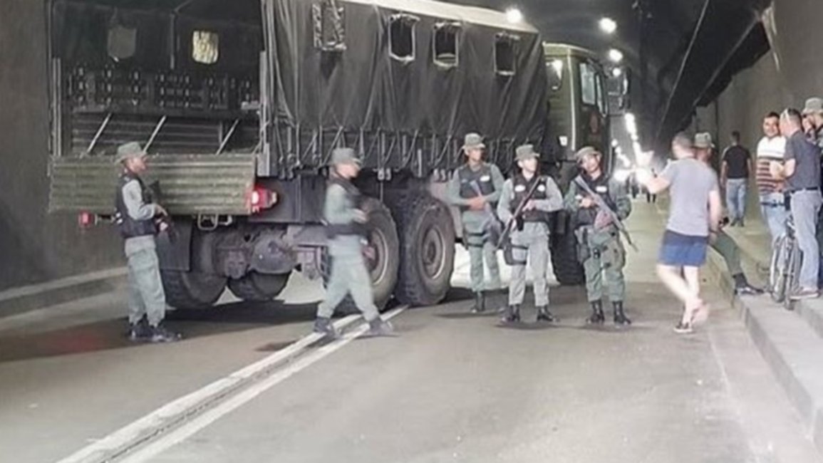 Tensión en Venezuela: incidentes entre militares y diputados opositores que se dirigen a la frontera