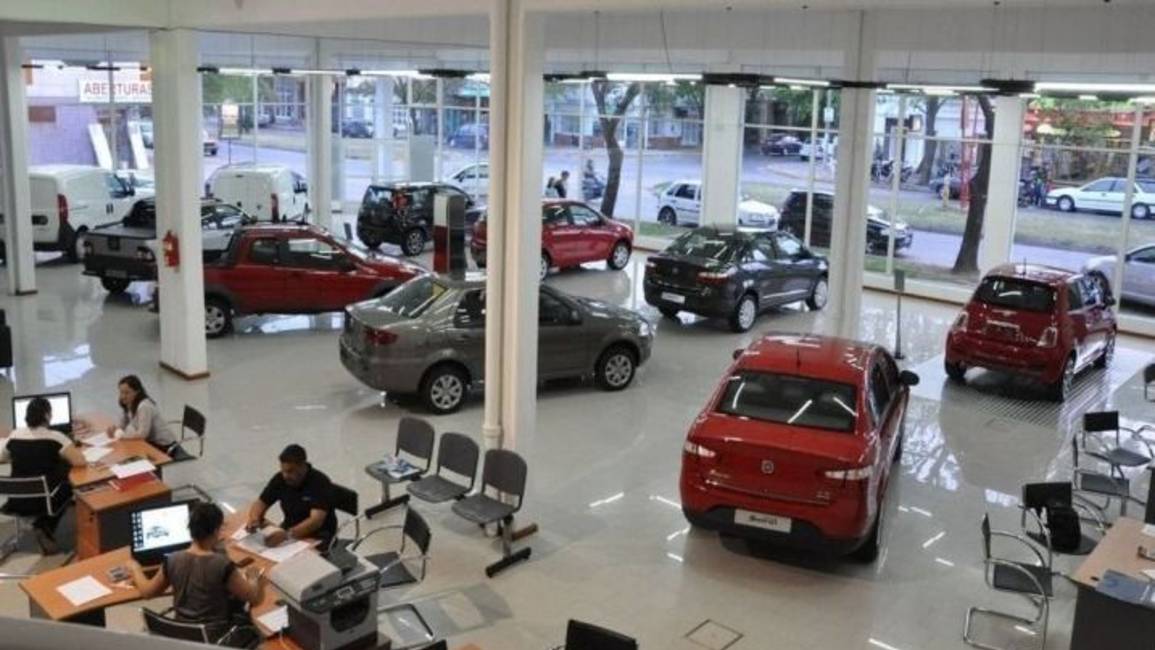 Se derrumbó 56,1% anual en enero la venta de autos a través de créditos prendarios 