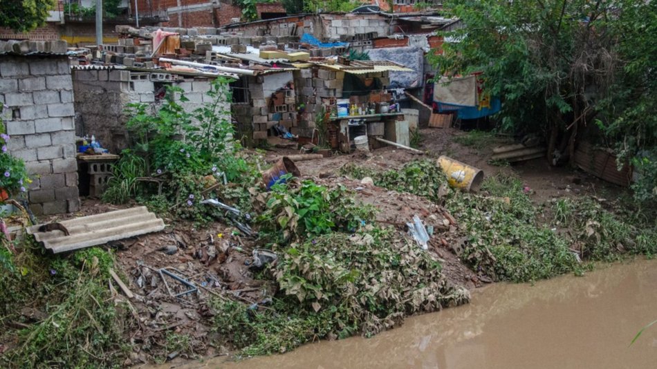Por segunda vez en el mes, las lluvias  inundaron barrios de norte y el oeste