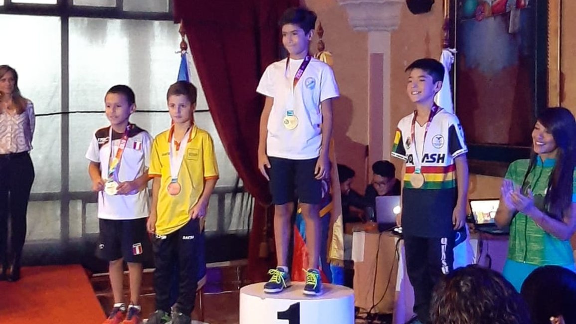 Nico Sardi se trae el oro del Sudamericano de squash