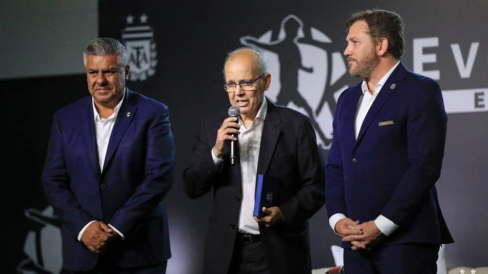 La AFA y Conmebol homenajearon a Alejandro Sabella