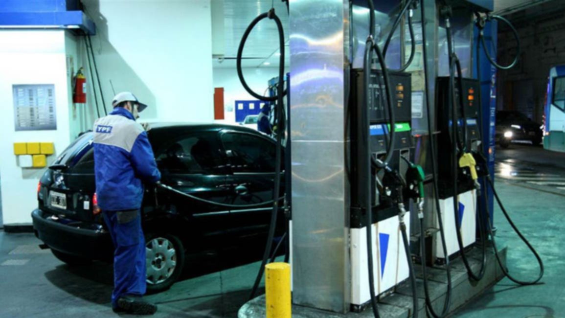 Naftas: el Gobierno volvió a postergar el aumento de precios