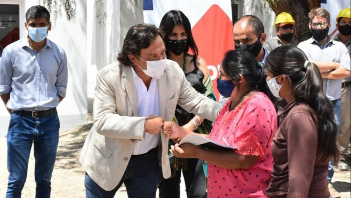 Sáenz en Cafayate: entregó viviendas y supervisó el módulo sanitario