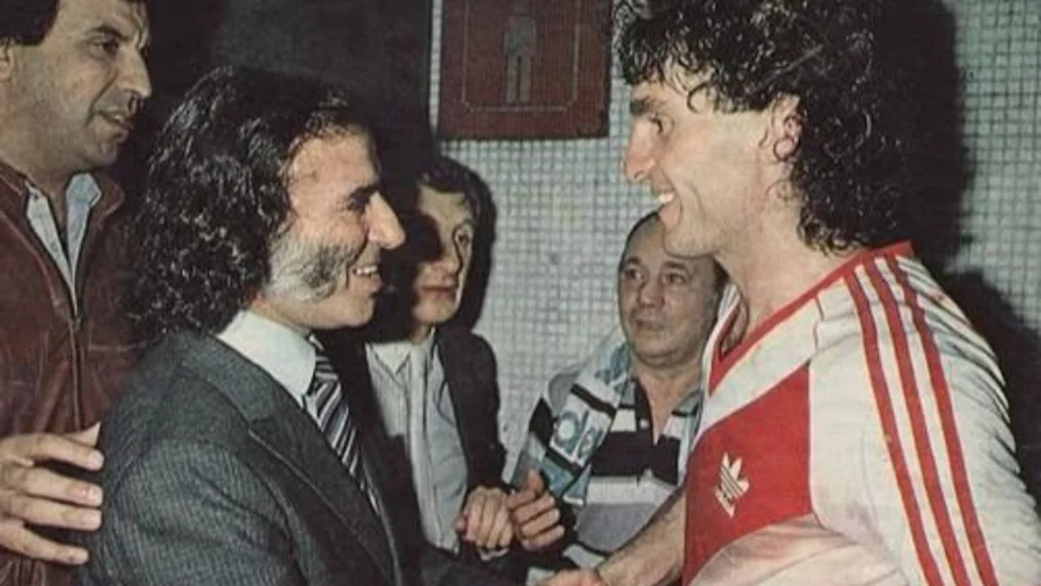 Menem y el deporte: los títulos de River y los partidos con diferentes selecciones