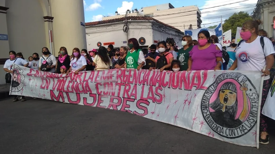 VIDEO |  En una multitudinaria protesta, los salteños marcharon contra los femicidios 